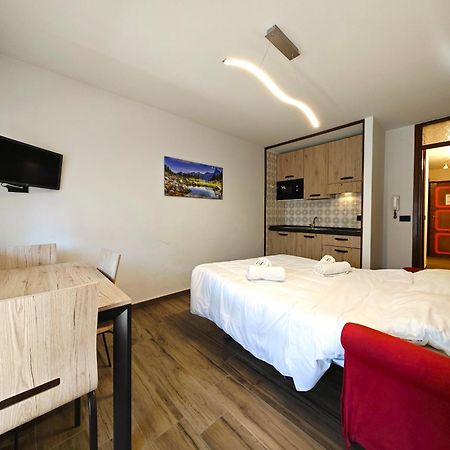 Hostdomus - City Center Apartment Colle Colle Sestriere Kültér fotó