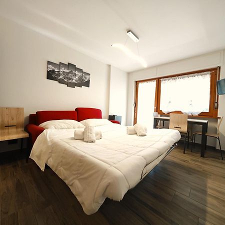 Hostdomus - City Center Apartment Colle Colle Sestriere Kültér fotó