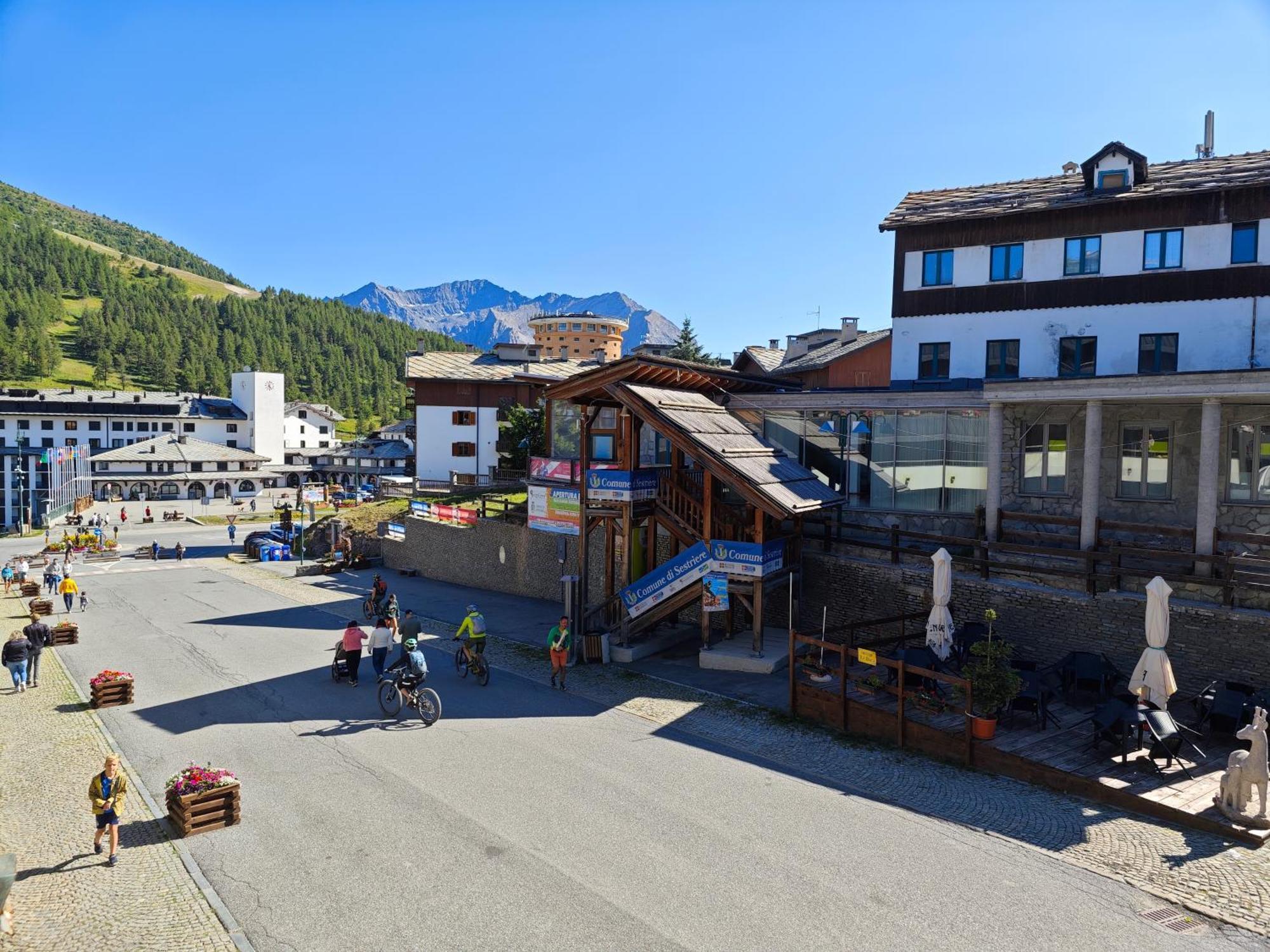 Hostdomus - City Center Apartment Colle Colle Sestriere Kültér fotó