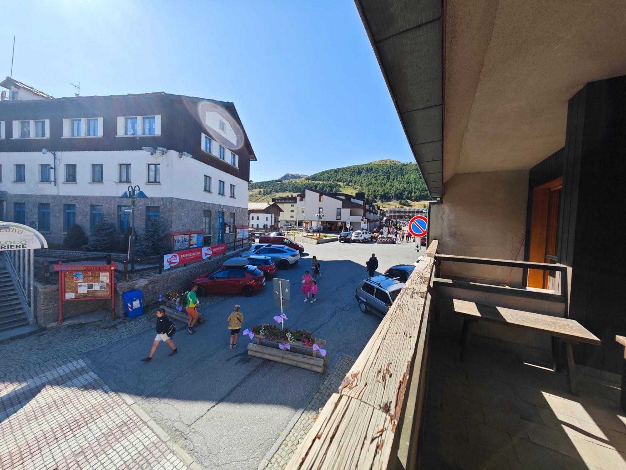 Hostdomus - City Center Apartment Colle Colle Sestriere Kültér fotó