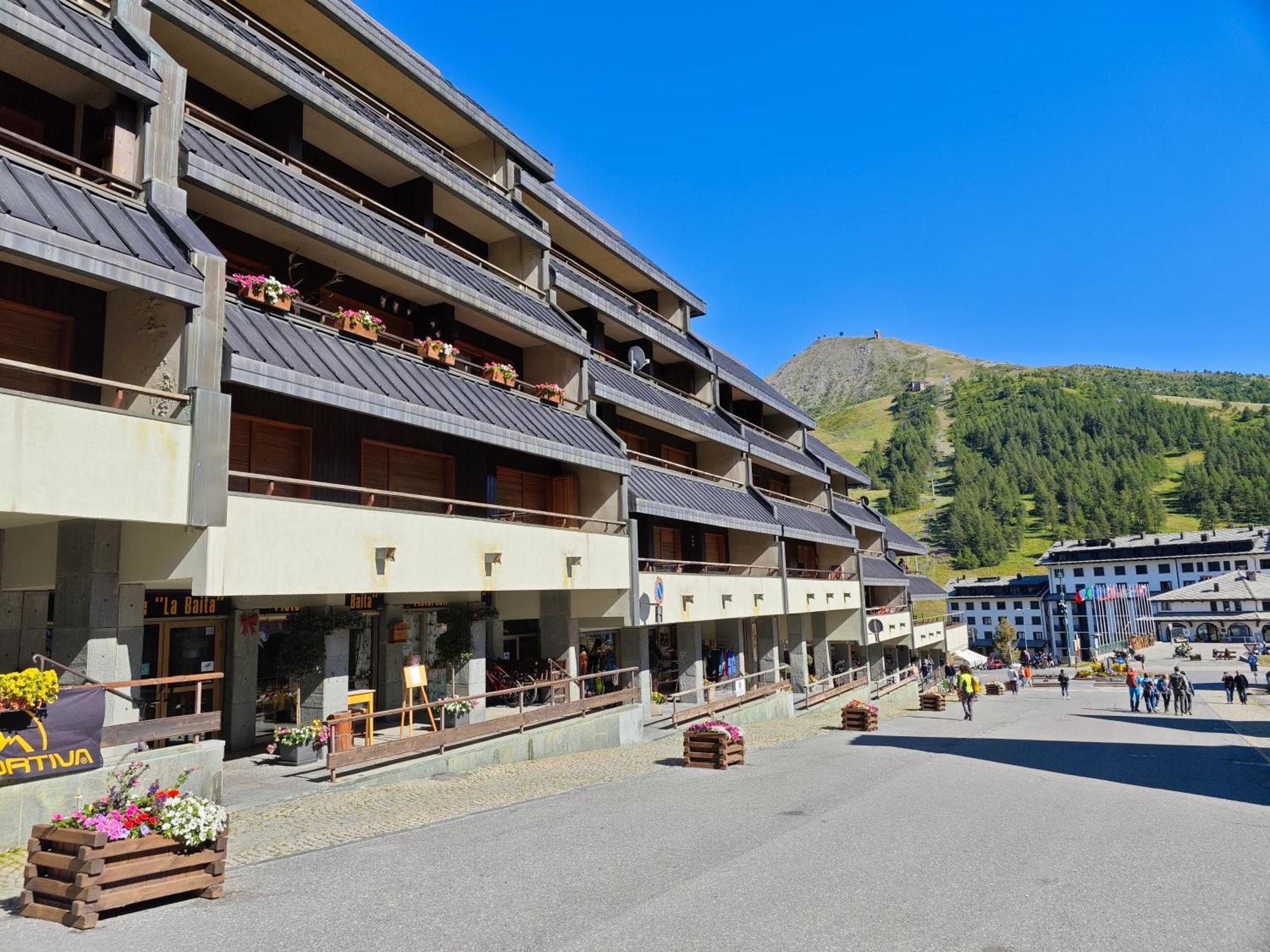 Hostdomus - City Center Apartment Colle Colle Sestriere Kültér fotó